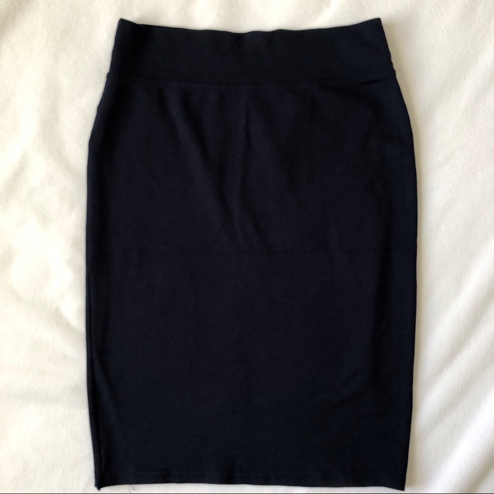 🌺 SWEET navy blue pencil skirt
